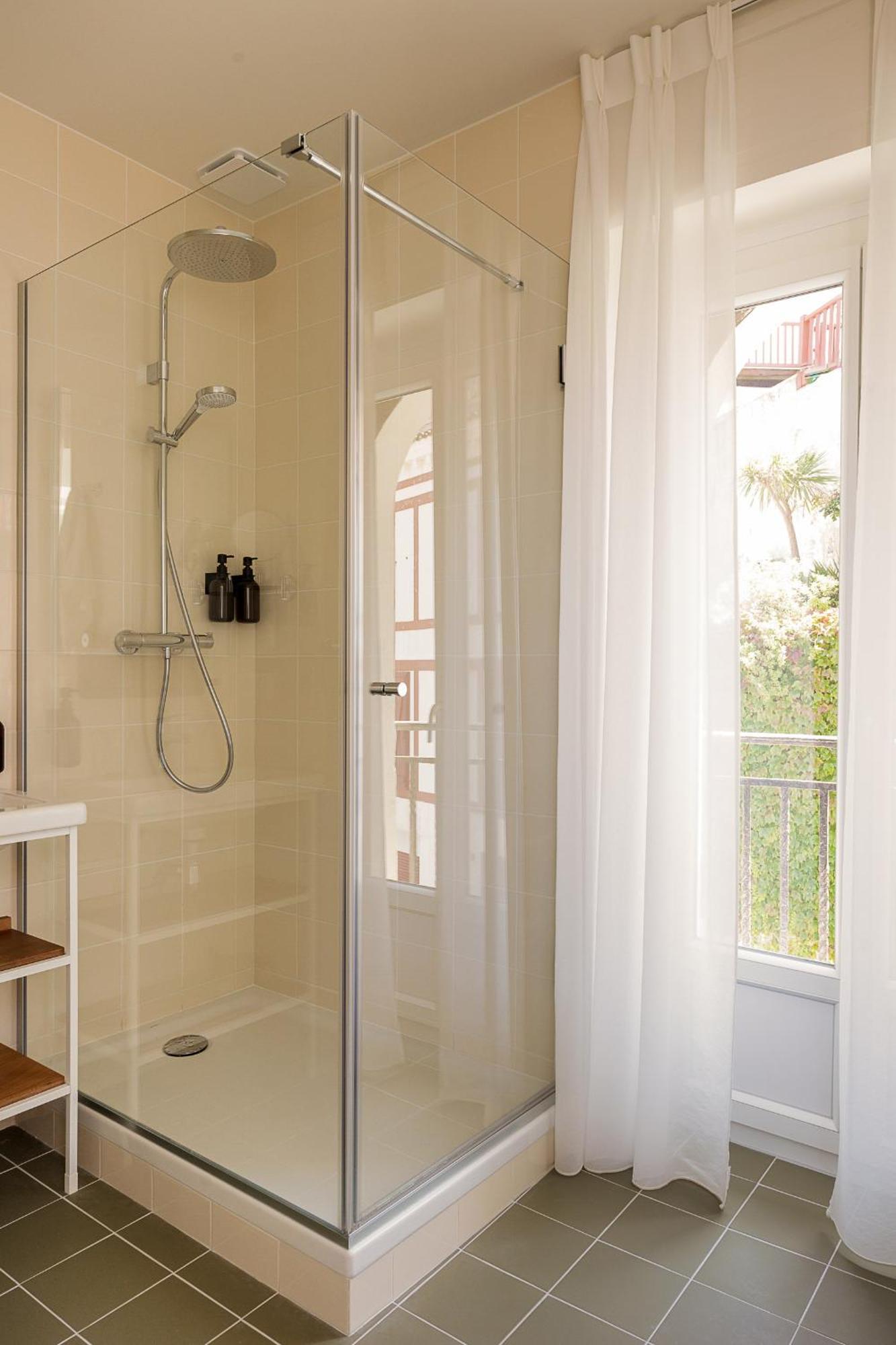 Alfred Hotels Les Halles Biarritz Exterior foto